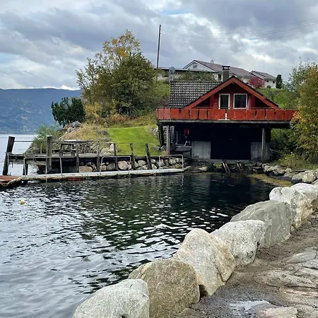Seaside 3-bedroom Holiday home Balestrand