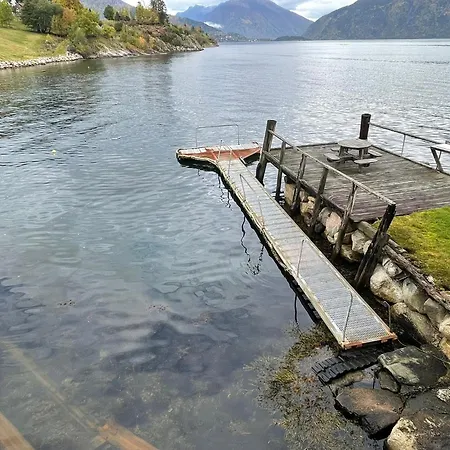 Seaside 3-bedroom Holiday home Balestrand