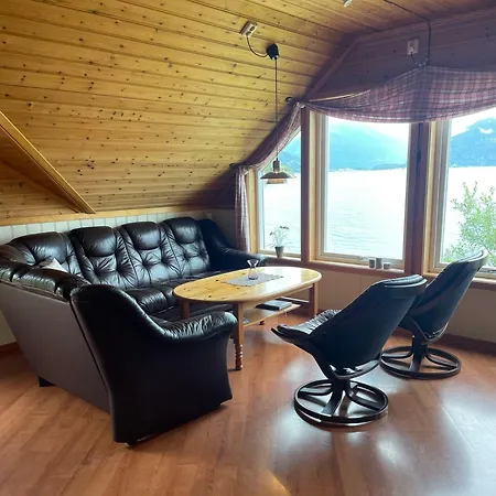 Seaside 3-bedroom * Balestrand