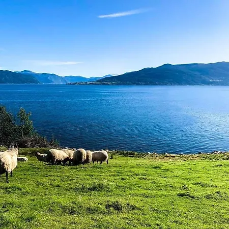 Seaside 3-bedroom * Balestrand