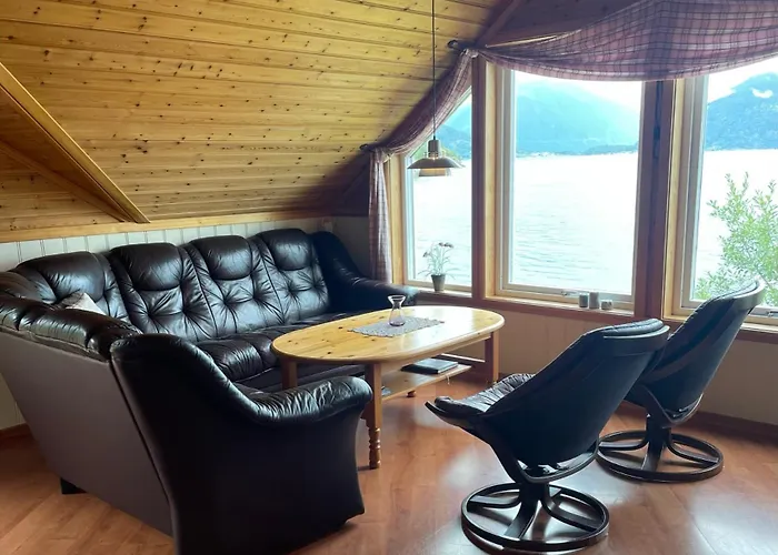 Seaside 3-bedroom * Balestrand